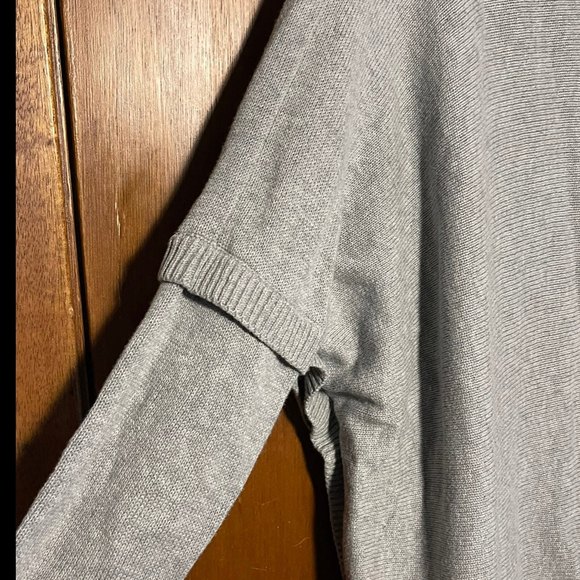 CAbi Gray Cable Knit Woman's Charlotte Poncho Sweater Size Small - Picture 6 of 8